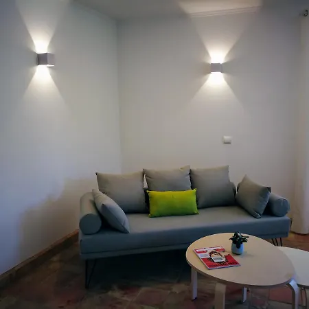 Moments Szálloda 3*